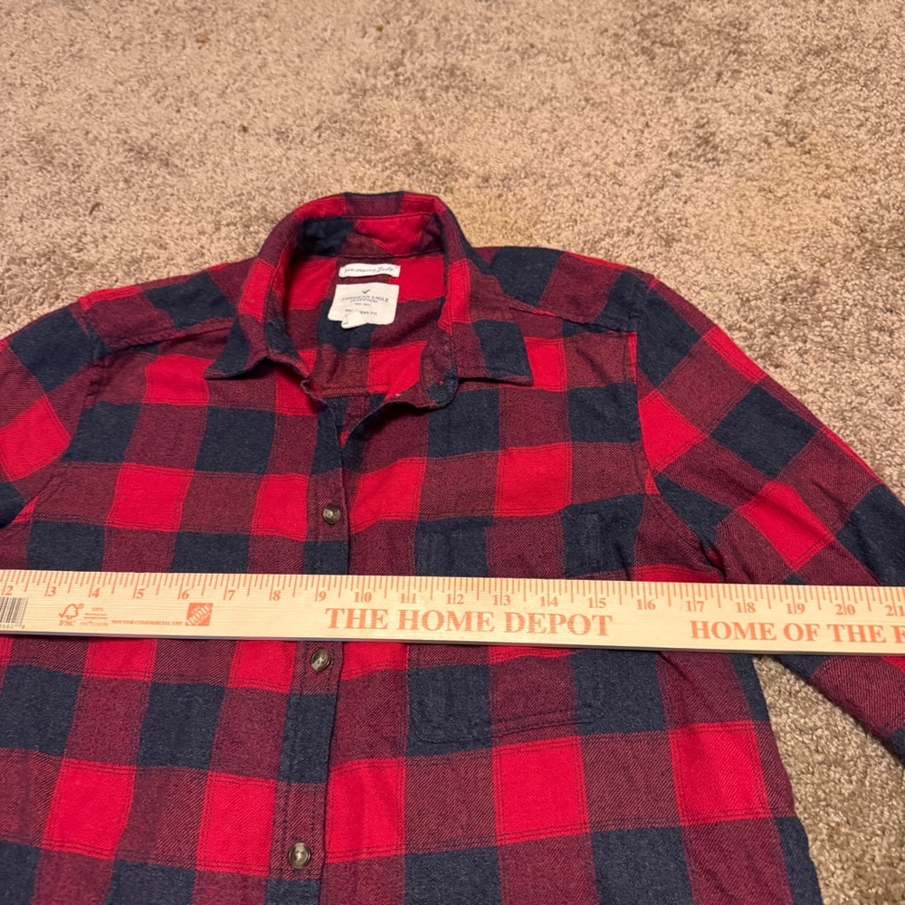 American Eagle Flannel Shirt Womens Medium Red Plaid Boyfriend Fit Long Sleeve - Picture 6 of 9